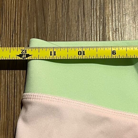 Fabletics High-Waisted Motion365® Color Block Shorts and crop top set - Picture 8 of 13